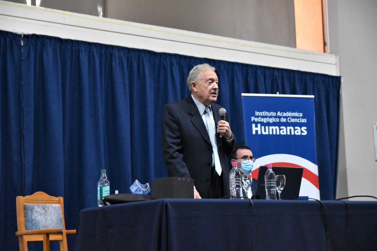 Disertó el Dr. Hugo Pizzi en la UNVM: “En la ciencia el ser humano adelantó 10 años”