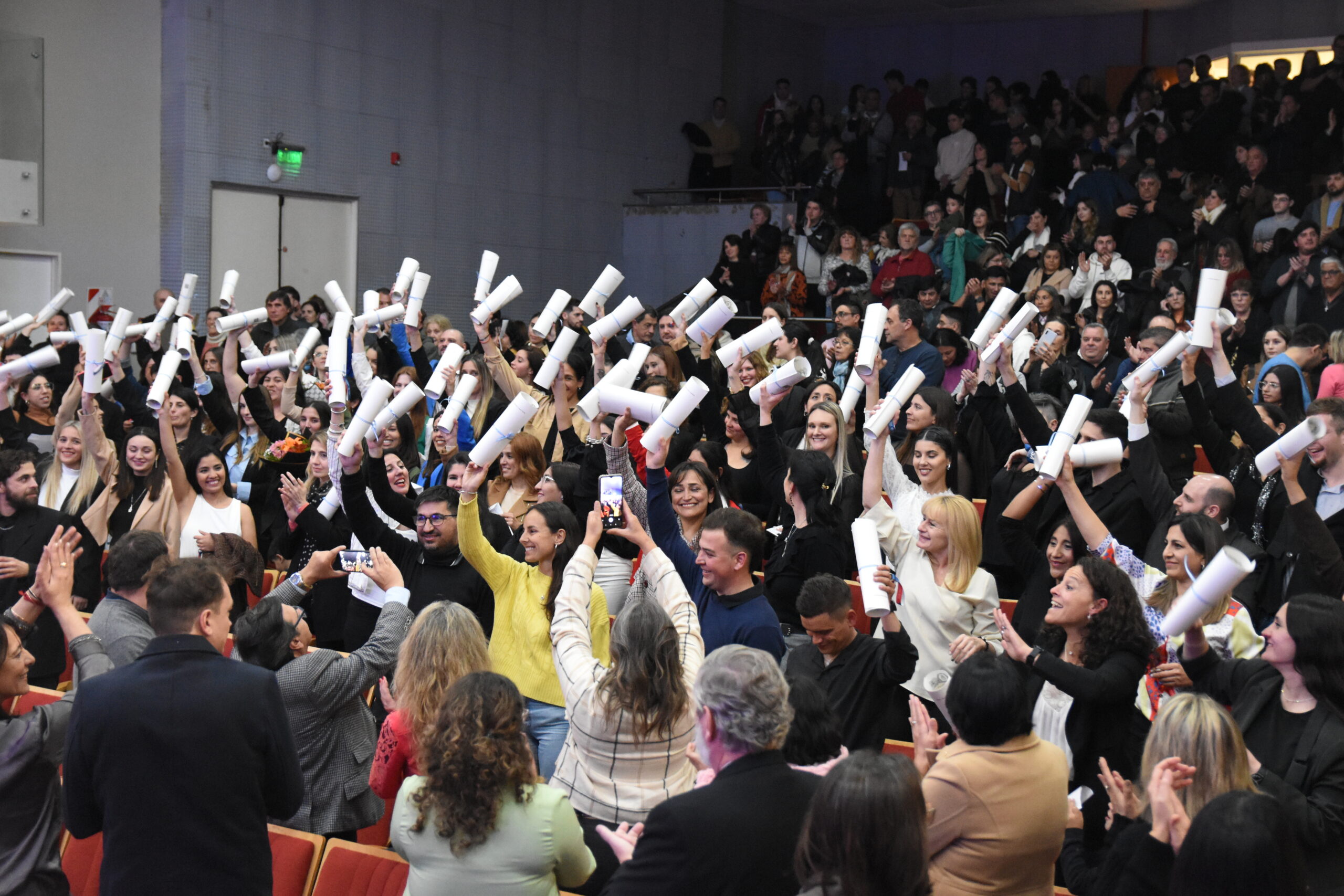 Humanas celebró un nuevo acto de colación con mas de 100 graduadas y graduados