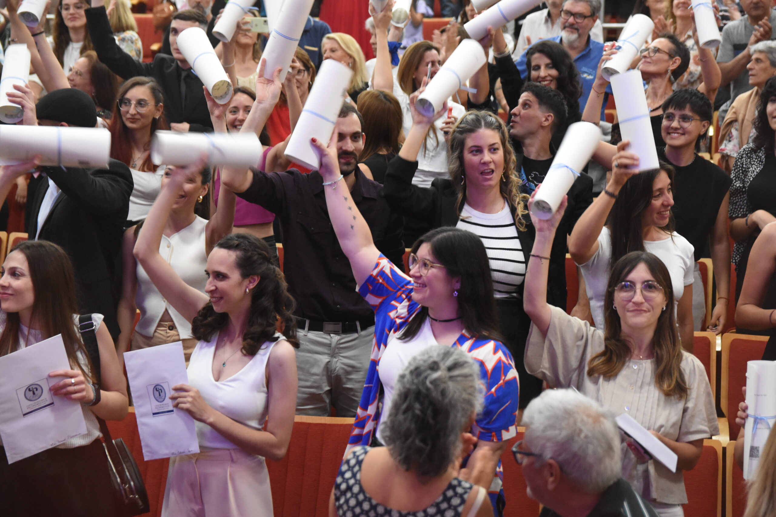 Humanas celebró un nuevo acto de colación con mas de 80 graduadas y graduados