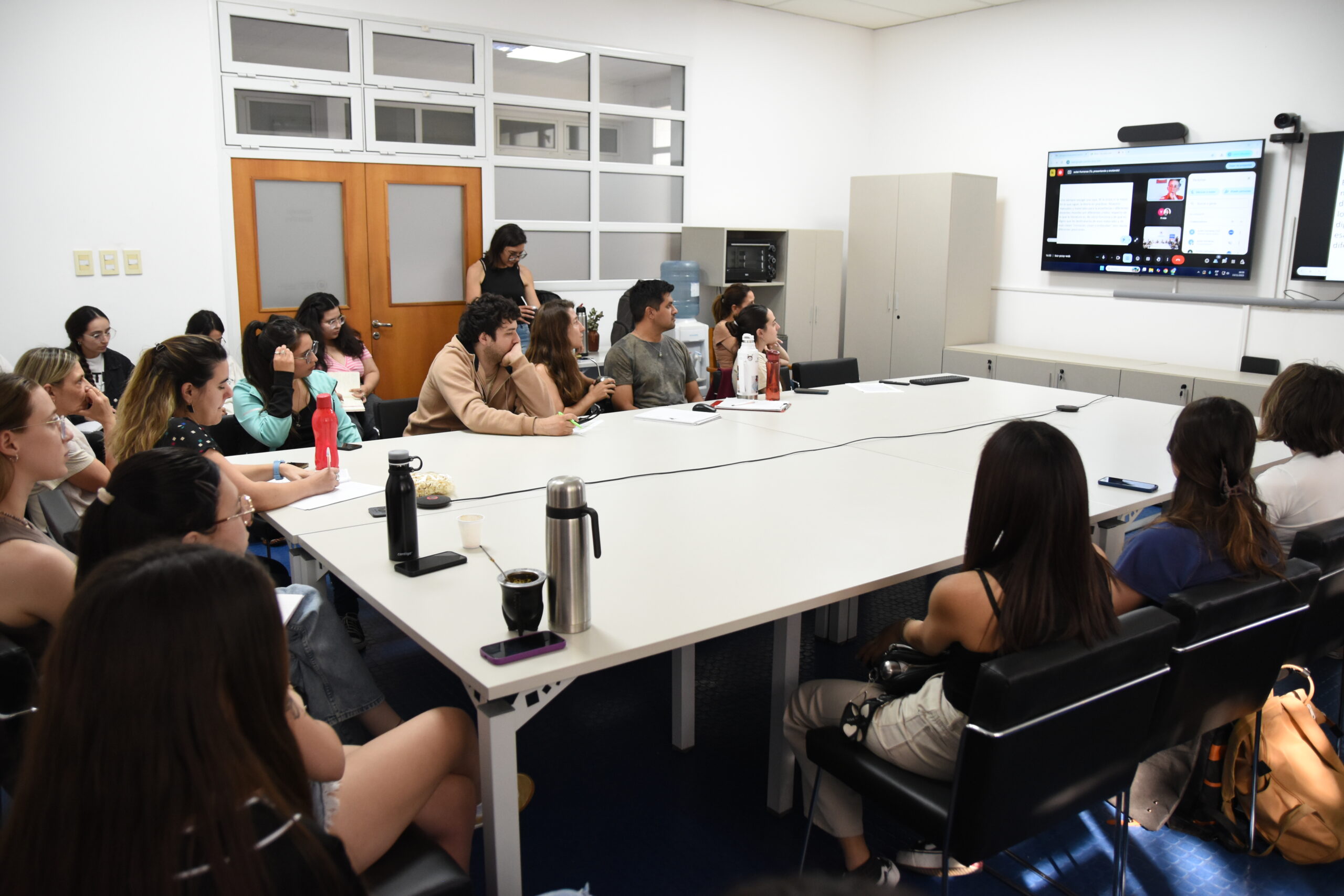 Concretamos el conversatorio «Las teorías como lupas. Apuntes y envíos»