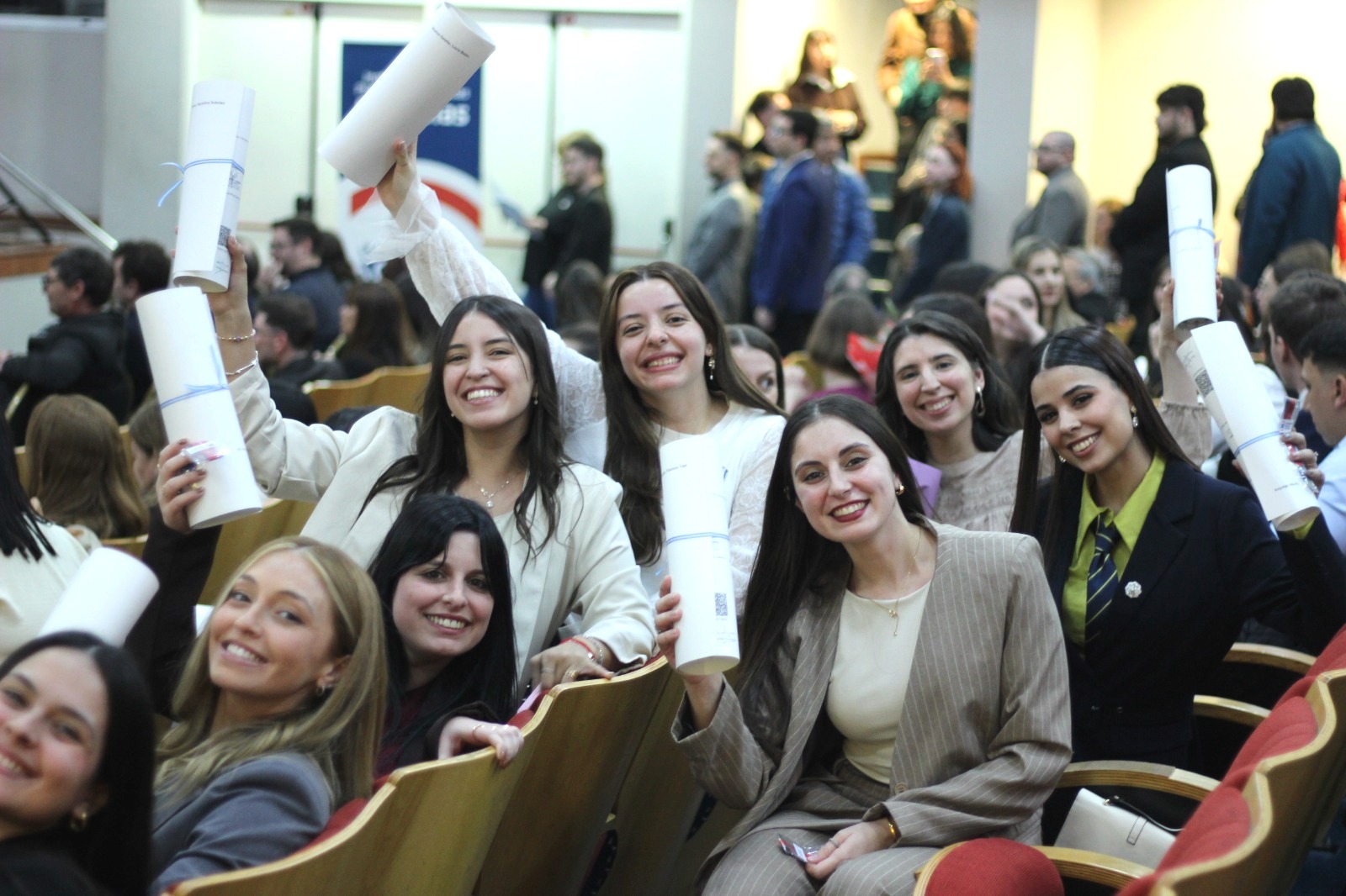 La UNVM celebró a 151 graduados de Humanas en una noche muy emocionante